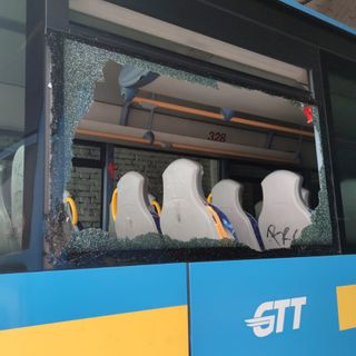 Bus gtt con vetro rotto