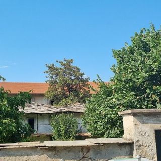 Il 'Cambrun' visto da via Goytre, che presto lascerà spazio alla Casa della Comunità