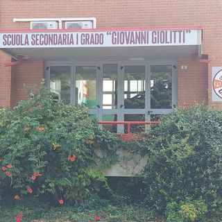 Cavour: le scuole medie mettono in mostra il nuovo logo