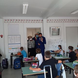 Cirio a Cumiana: «Non si può nella nostra Regione andare a scuola in container, anche se bello» (FOTO e VIDEO)