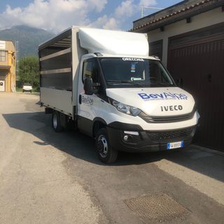 Uno dei furgoni rubati