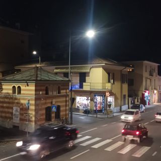Rissa in pieno centro a Luserna San Giovanni: giovane sanguinante trova soccorso in ferramenta