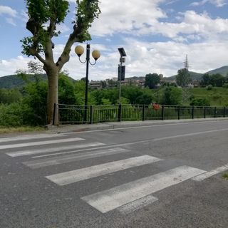 Luserna San Giovanni sceglie una strada “artigianale” per proteggere i pedoni dagli investimenti