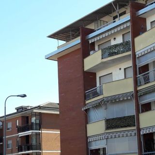 Dramma della solitudine a None: era morto da mesi in casa