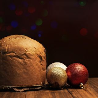 I panettoni si mettono in vetrina con bollicine e musica