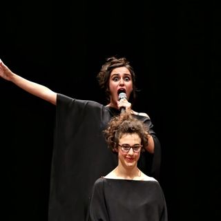 Ironica e coraggiosa: la disabilità sale sul palco a Bricherasio