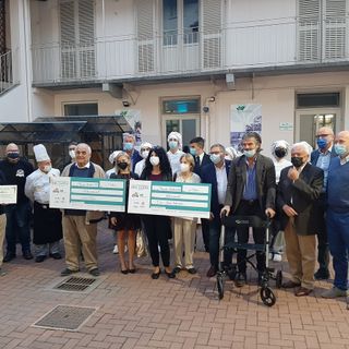 La donazione dei proventi degli apericena La donazione dei proventi degli apericena