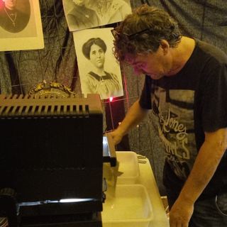 Dario Costantino, nella camera oscura realizzata alla Rassegna Dario Costantino, nella camera oscura realizzata alla Rassegna