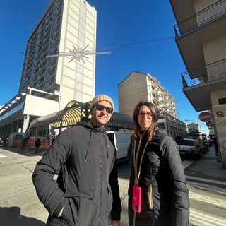 Fabio Petani e Francesca Costarelli davanti ai Portici Blu