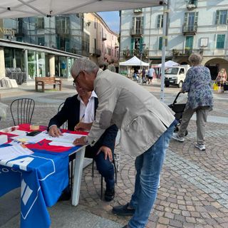 Il candidato sindaco del centrodestra Berti è stato il primo a firmare per poter depositare la lista della Lega