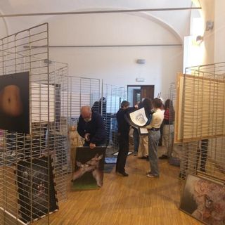 Arte e letture per dire: “Non lasciamole sole”