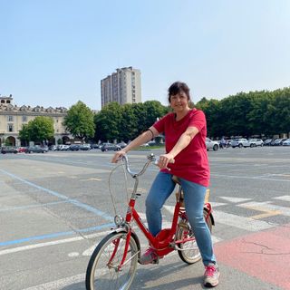 Silvia Lorenzino in bicicletta