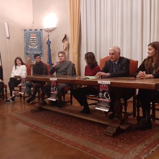 Il mito di Coppi al Teatro Sociale di Pinerolo per aiutare gli scambi giovanili Lions