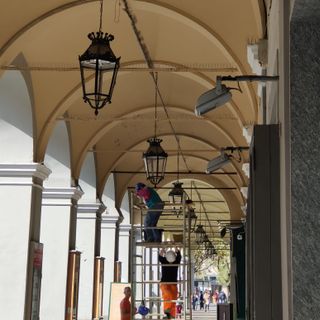 I lavori sotto i portici di corso Torino (Foto di Cinzia Consolati)