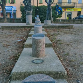Il monumento dedicato alle vittime della violenza e dell’intolleranza religiosa e politica a Pinerolo