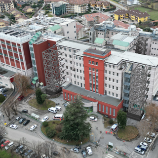 Esoscheletri e torri dissipative per proteggere l’ospedale di Pinerolo dai terremoti