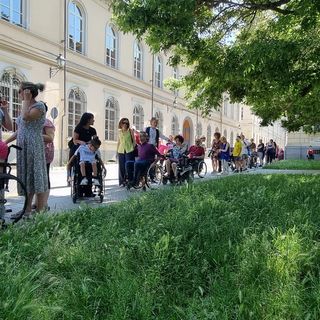 Pinerolo come un percorso a ostacoli per chi viaggia in carrozzina [VIDEO]