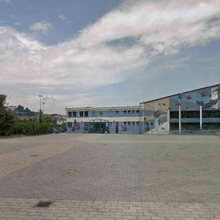Il piazzale della piscina di Pinerolo
