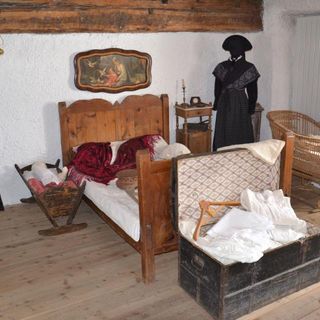 Vent’anni di costume e tradizioni delle genti alpine nella storica casa del sarto