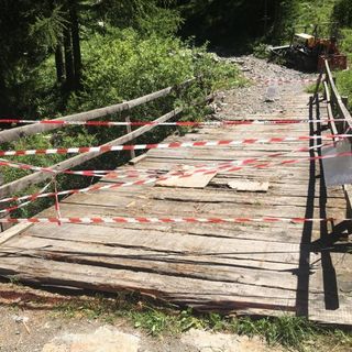 Pragelato chiude tre ponti in legno e continua le verifiche sul territorio