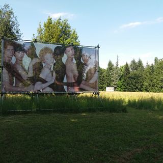 La mostra di Toscani al castello di Miradolo riapre ai visitatori