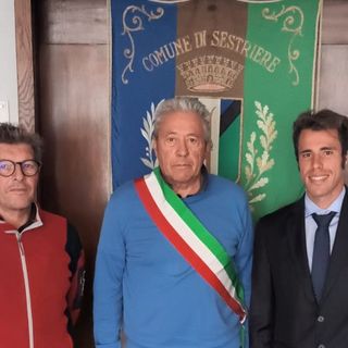 Da sinistra il dotto Alex Dellarole, il sindaco di Sestriere Gianni Poncet e il suo assessore Maurizio Cantele