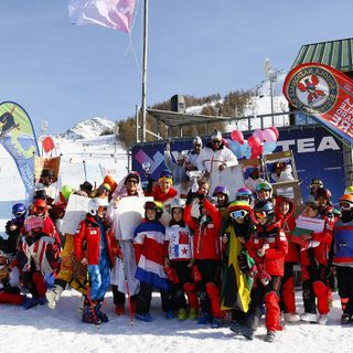 La gara di sci in maschera di domenica 19