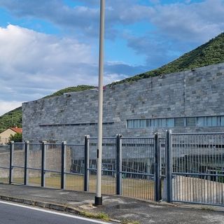 Il Palaghiaccio, una delle strutture protagoniste della giornata di sport di domani a Torre Pellice