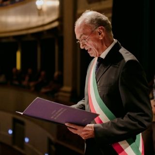 Luciano Abate con la fascia tricolore