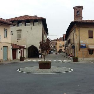 Uno scorcio di piazza Clemente Corte a Vigone