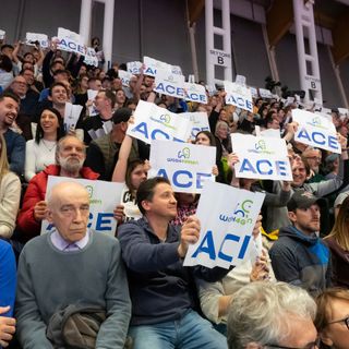 Il tributo all’mvp Akrari (foto di Christian Bosio)