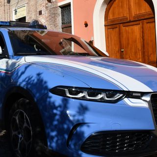 Falsa identità per ottenere il permesso: arrestata la latitante che sfruttava giovani prostitute