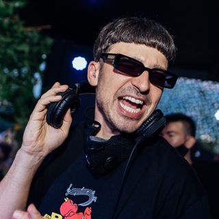 Bellissimo pastore tedesco e gattine affettuose cercano casa Bellissimo pastore tedesco e gattine affettuose cercano casa