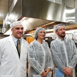 L'assessora all'istruzione visita i centri di cottura dei pasti della ristorazione scolastica