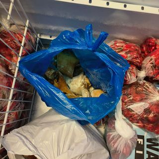 Minimarket da incubo: scoperti oltre 150 chili di alimenti in cattivo stato di conservazione