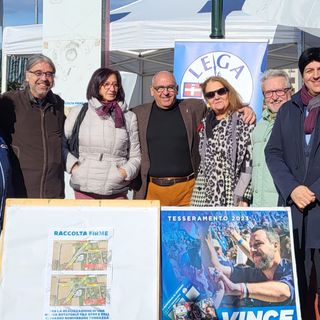 A Chivasso gazebo Lega per il tesseramento, per presentare i risultati del primo anno di Governo del centrodestra