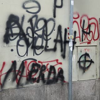 Torino, scritte islamofobe sui muri di San Salvario