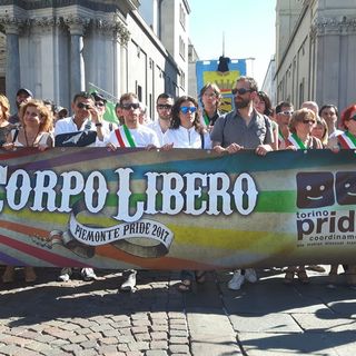 In migliaia hanno sfilato al Torino Pride (FOTO E VIDEO)