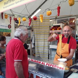 Bis di Tajarin con crema al peperone e agnolottini del plin con sugo di arrosto