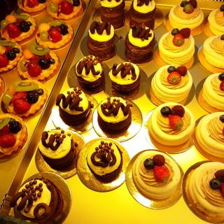 Torta al peperone e peperoni canditi ricoperti al cioccolato