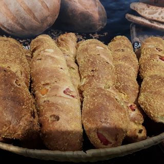 La bontà del pane e dei grissini al peperone