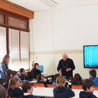 Chieri, alla scuola Sant'Anna di piazza Mazzini si studia fotografia in bianco e nero