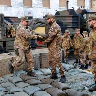 Bomba in via Nizza: l'esercito ha completato le opere di consolidamento. Domani la bonifica [FOTO e VIDEO]