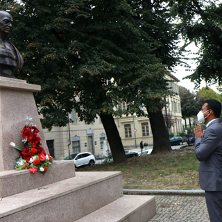 Busto di Gandhi in stato di abbandono, l'associazione Marco Pannella chiede ad Appendino di intervenire