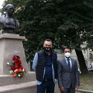 Ai giardini Cavour un tiglio in ricordo di Gandhi