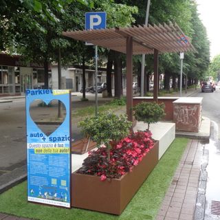 Installazione per far sedere i pedoni