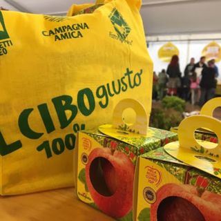Un argine alla povertà alimentare, 300 kg di prodotti freschi raccolti al mercato di Campagna Amica