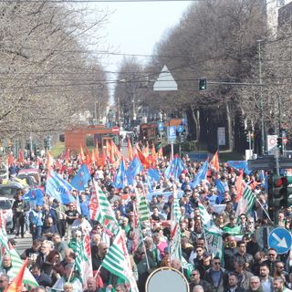 Tornano a scioperare i metalmeccanici di Fim, Fiom e Uilm