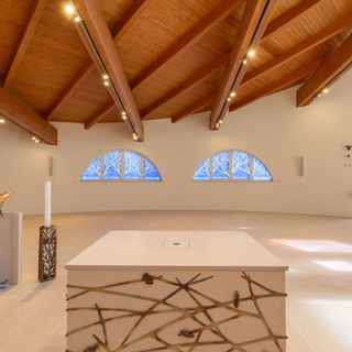 L'interno della nuova chiesa Mater Amabilis