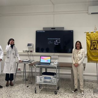 La cerimonia per la donazione del macchinario per la riabilitazione del pavimento pelvico